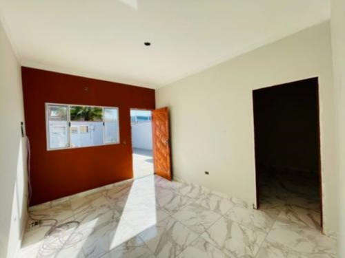 Imagem 14 de 17 de Casa No Bairro Campos Elíseos, Em Itanhaém, Litoral Sul De São Paulo, Localizado Em Lado Praia, Ficando À 50 Metros Do Mar. Imóvel Com 201 M² De Área Total, Sendo 67 M² De Área Construída. Possui Pisc