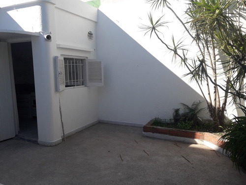 Imagen 17 de 19 de Casa De 2 Dormitorios Y Patio, La Plata