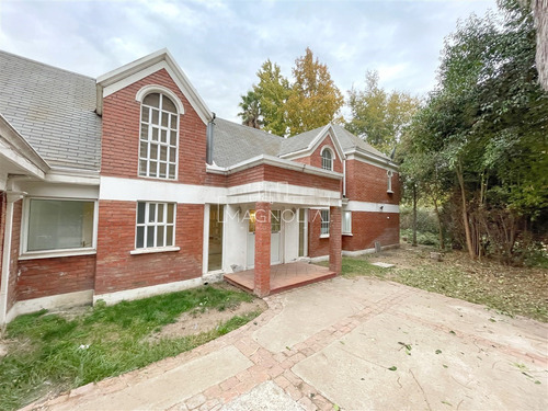 Casa En Venta De 5 Dorm. Mas Servicio En Sector Santa Esther