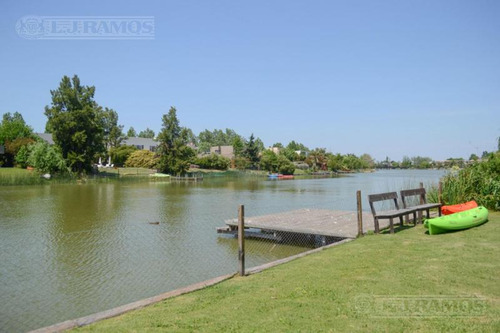 Casa A La Laguna Central Con 3 Dormitorios En Venta En Santa Barbara