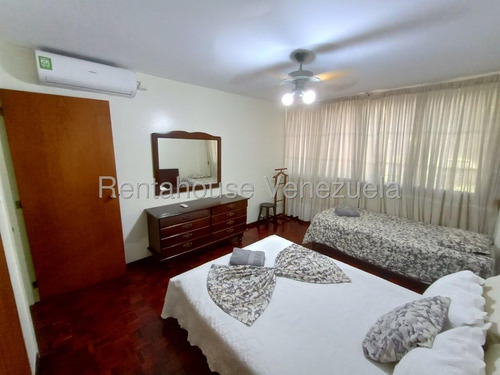 Venta De Amplio Apartamento En Los Caobos Mls #25-21973