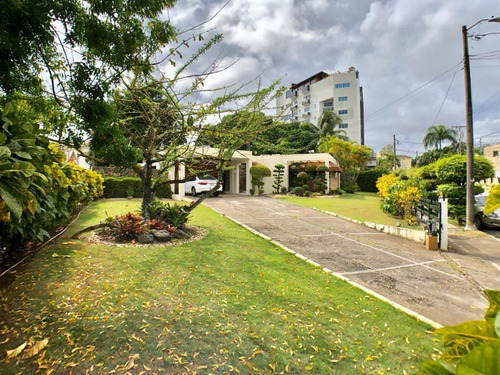 Imagen 1 de 8 de Venta Amplia Casa En Las Praderas
