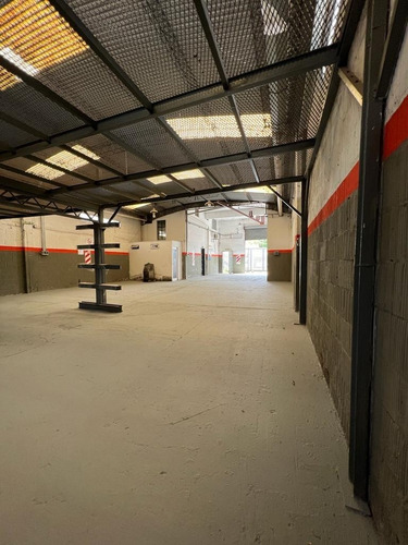 Imagen 4 de 5 de Venta De Galpón Excelente Ubicación Cerca Del Acceso Oeste .