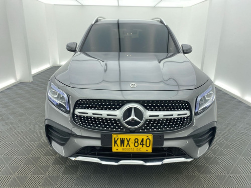 Imagen 3 de 25 de Mercedes Benz Glb 200 Amg Line 1.3