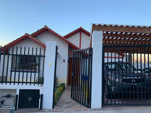 Imagen 2 de 26 de Hermosa Casa En Sector Residencial Lomas De Lo Aguirre