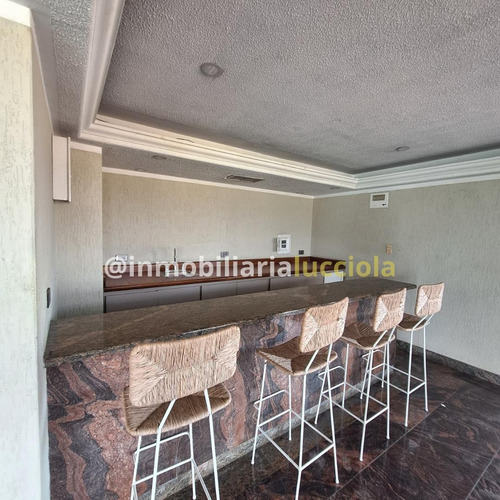 Moderno Apartamento En La Av. La Playa....la Guaira...ref 528