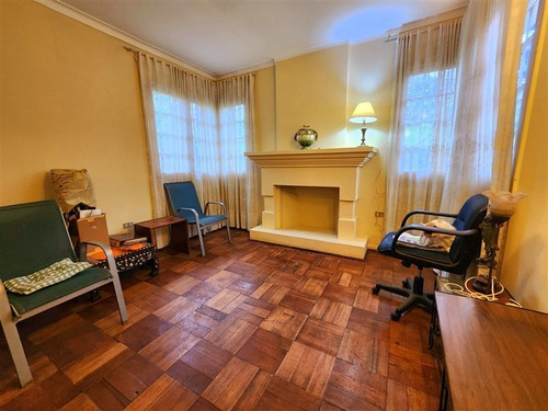 Casa En Venta De 5 Dormitorios En Ñuñoa