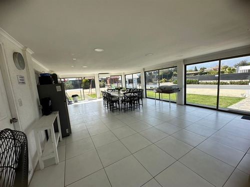 Hermosa Parcela Con 2 Casas En Venta De 5d 3b En Quillota
