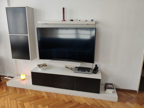 Smart Tv Samsung 55 4k Curvo + Mueble Flotante Luces Pin