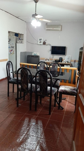 Imagen 8 de 14 de Permuta - Casa Americada De 4 Ambientes En Venta - Moron Sur
