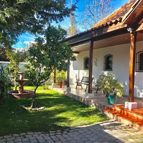 Casa Chilena En Manquehue Oriente
