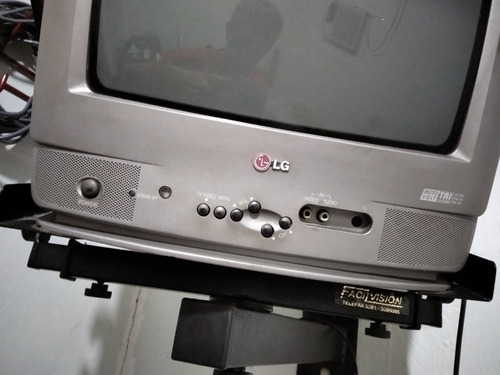 Imagen 4 de 5 de Televisor LG De 14 Pulgadas Con Base De Pared