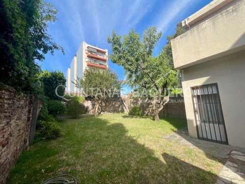 Venta De Casa Con Garage Para 2 Autos En Parque Avellaneda