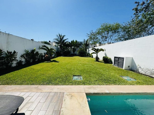 Casa En Venta Con Paneles Solares En Privada Arborea, Conkal.