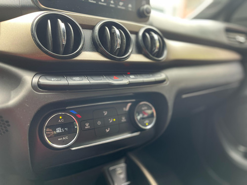 Fiat Cronos 1.3 Drive Flex 4p