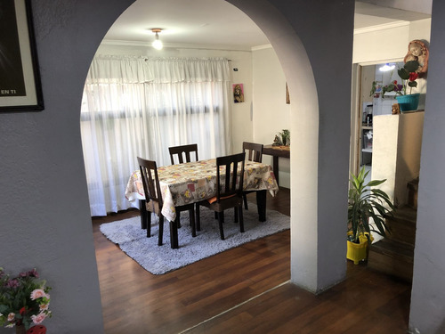 Vende Casa Grande 4 Dorm, 2 Baños, A Pocas Cuadras Metro Rod