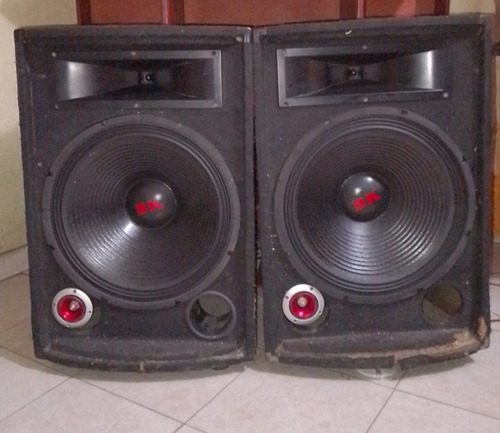 Cajones Con Bajos De 18 Pulgadas Y 4 Tuister Sonido Excelent