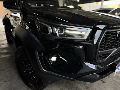 Toyota Hilux 2.8 D-4D TURBO DIESEL CD GR-S 4X4 AUTOMÁTICO