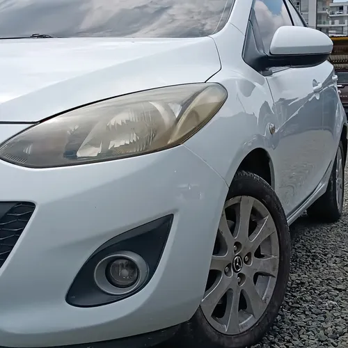 Mazda 2 At 1.5cc 2012