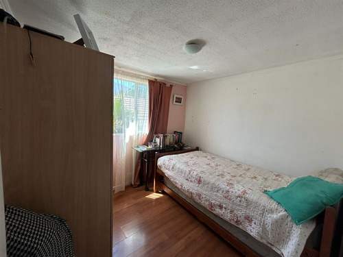 Casa En Venta De 7 Dorm. 3 Baños En Peñalolén