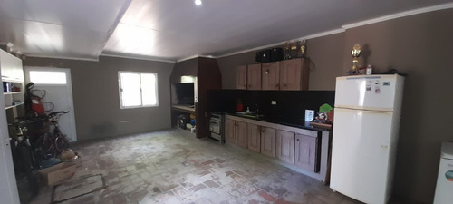 Casa En Venta Barrio La Hosteria Lujan. Pileta, Quincho Cerrado, Parrilla, Orno De Barro, Asador Y Un Hermoso Jardín.