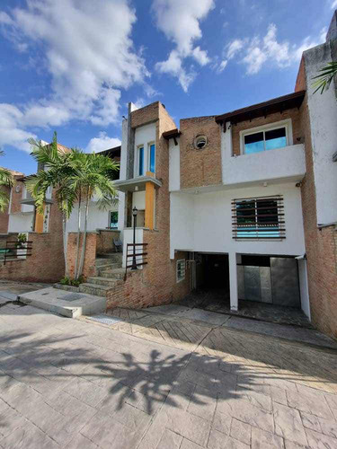 Townhouse En Venta Barrio Sucre Maracay