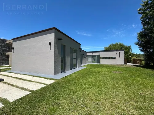 Casa De 3 Dormitorios Y Pileta En Venta, Area 11, Barrio San Sebastian, Escobar
