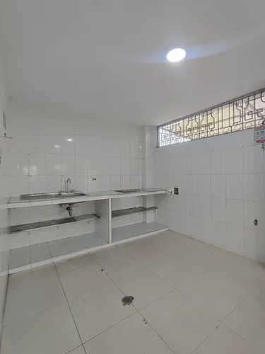 Local En Arriendo En Quinta Bosch. Cod A23395