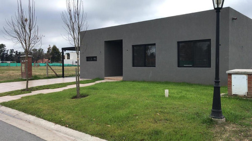 Venta Casa En Pilar Del Este Tres Dormitorios!