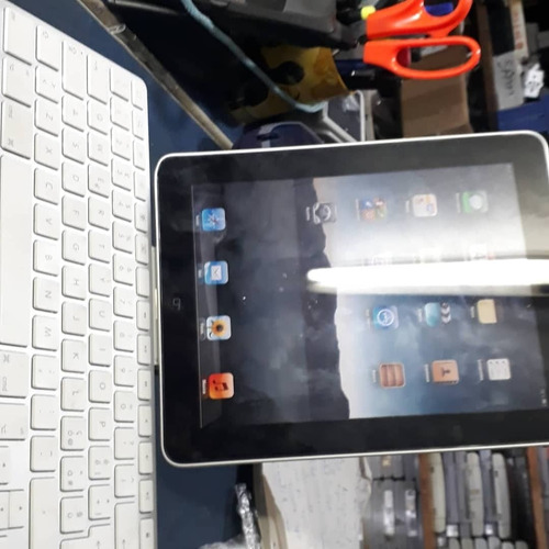 iPad A1289 32gb Com Teclado Conforme Fotos 