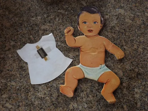 Bonecas de papel : 4 bonecas e mais 60 roupas