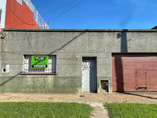 Imagen 2 de 20 de Casa A Reciclar - 3 Ambientes Con Local - Merlo