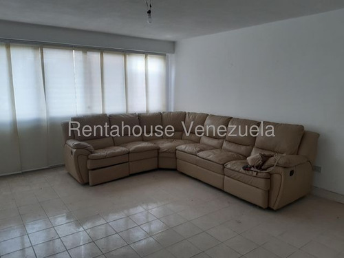 Apartamento Para Ser Remodelado. En Venta En La Boyera, Mls 25-23275, Isabel Salon