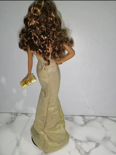 Muñeca Barbie The Look Red Carpet Vestido Dorado, Sin Caja (Usado)