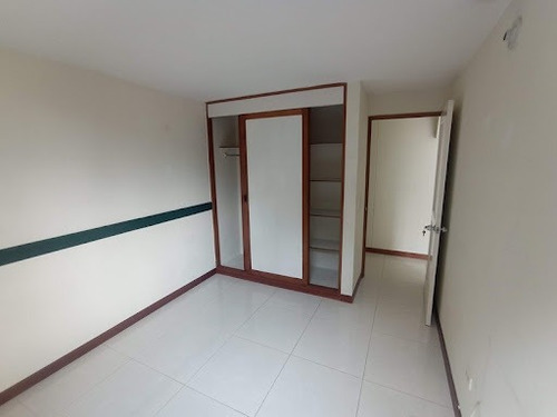 Imagen 13 de 16 de Apartamento En Arriendo Los Alpes 622-17978