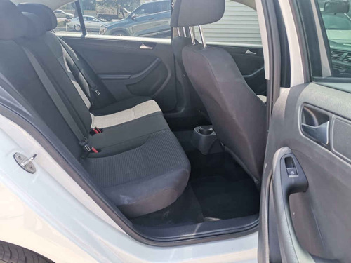 Imagen 14 de 15 de Volkswagen Jetta 2015 4p L4/2.0 Aut