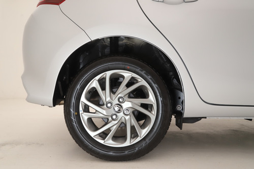 Imagen 7 de 17 de Toyota Yaris Xls 6m/t 5p $ 8.760.000 Nm2