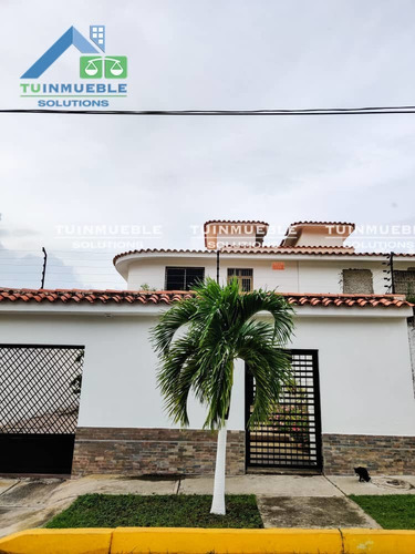 Imagen 2 de 14 de Quinta 2 Niveles En Venta Los Corales
