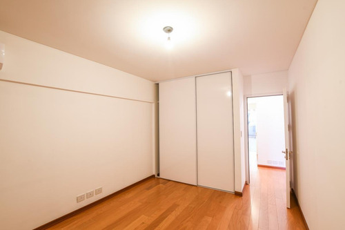 Departamento De 3 Dormitorios En Venta - Nuevo Con Cochera Y Patio - Centro