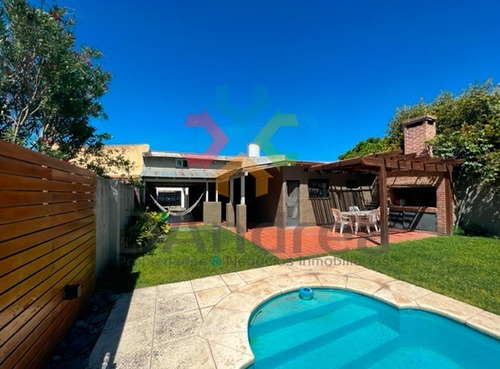 Venta / Oportunidad Antigua Casa Refaccionada En B° Villa Del Parque