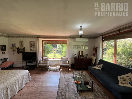 Casa En Venta De 6 Dorm. En Colina