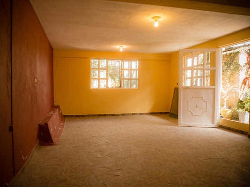 Casa Con 2 Recamaras, 2.5 Baños, Cocina Grande Con Desayunad