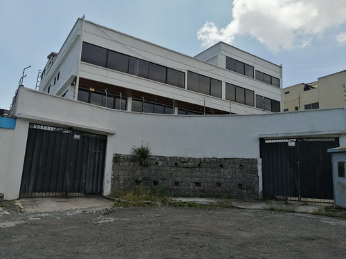 Imagen 1 de 2 de Gran Edificación Con Terreno Amplio