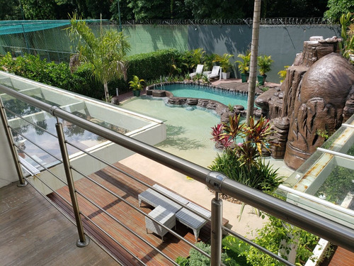Imagem 1 de 14 de Luxuosa Casa Em Condomínio Fechado