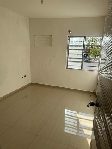 2 Recámaras Y Media, 2 Baños