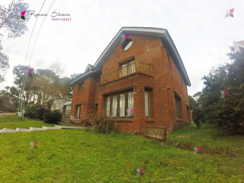 Casa En Venta En La Zona De Lugano- Ref: 9724