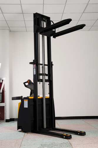 Apilador Eléctrico - 3.5m - 1600kgs