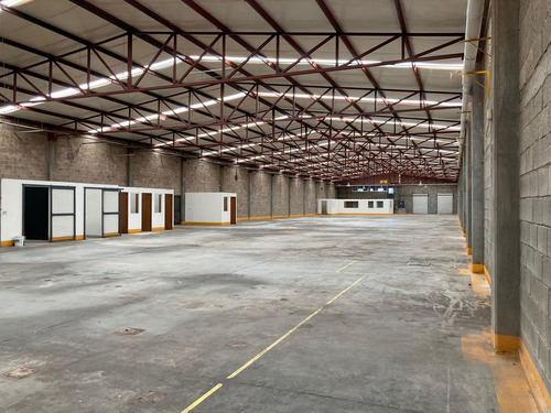 Imagen 3 de 14 de Renta Bodega Con Oficinas, 2 Andenes De Carga Y Descarga, Patio Maniobras