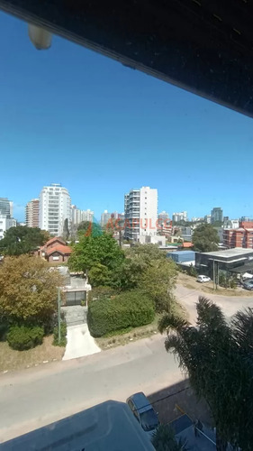 Monoambiente En Alquiler De Temporada - Punta Del Este - Torre Con Servicios