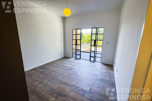 Casa En Venta De Cuatros Ambientes - Haedo Sur